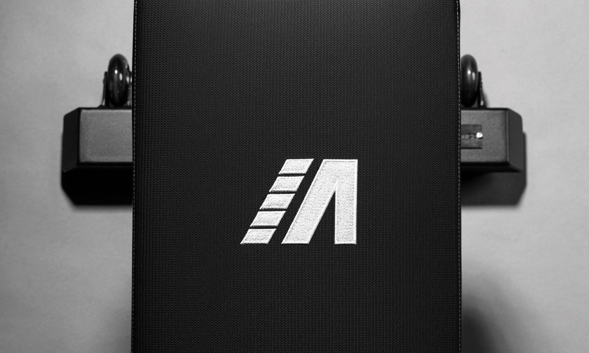 M＆M × WHIZ LIMITED 900 BENCH Essential MS Bench – OMNI Lab Solutions